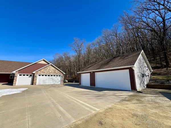 $825,000 | 9200 County Road 3 Northwest, Oronoco, MN 55960