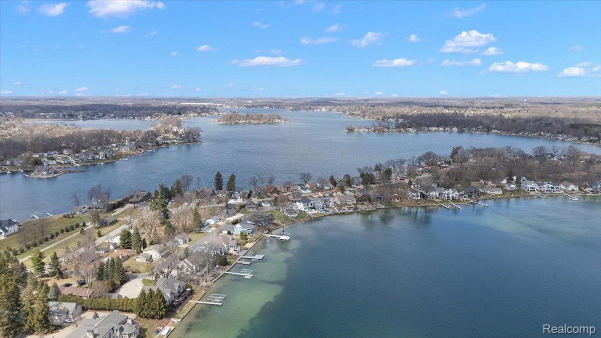 13459 Haddon Street Fenton, MI 48430 - Photo 74 of 84 Aerial perspective of suburban area featuring a nearby body of water