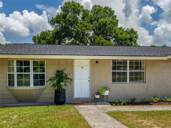 $2,300 | 4722 Stearns Road, Valrico, FL 33596