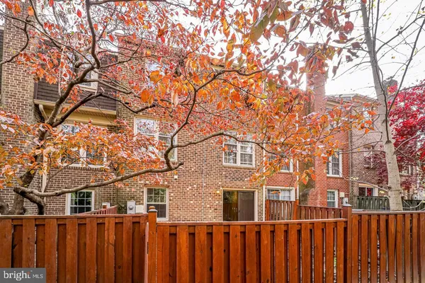 $2,950 | 7476 Adams Park Court, Annandale, VA 22003