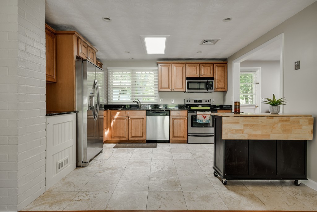 35 Springhill Road Framingham, MA 01701 - Photo 5 of 30 Gallery Image 5