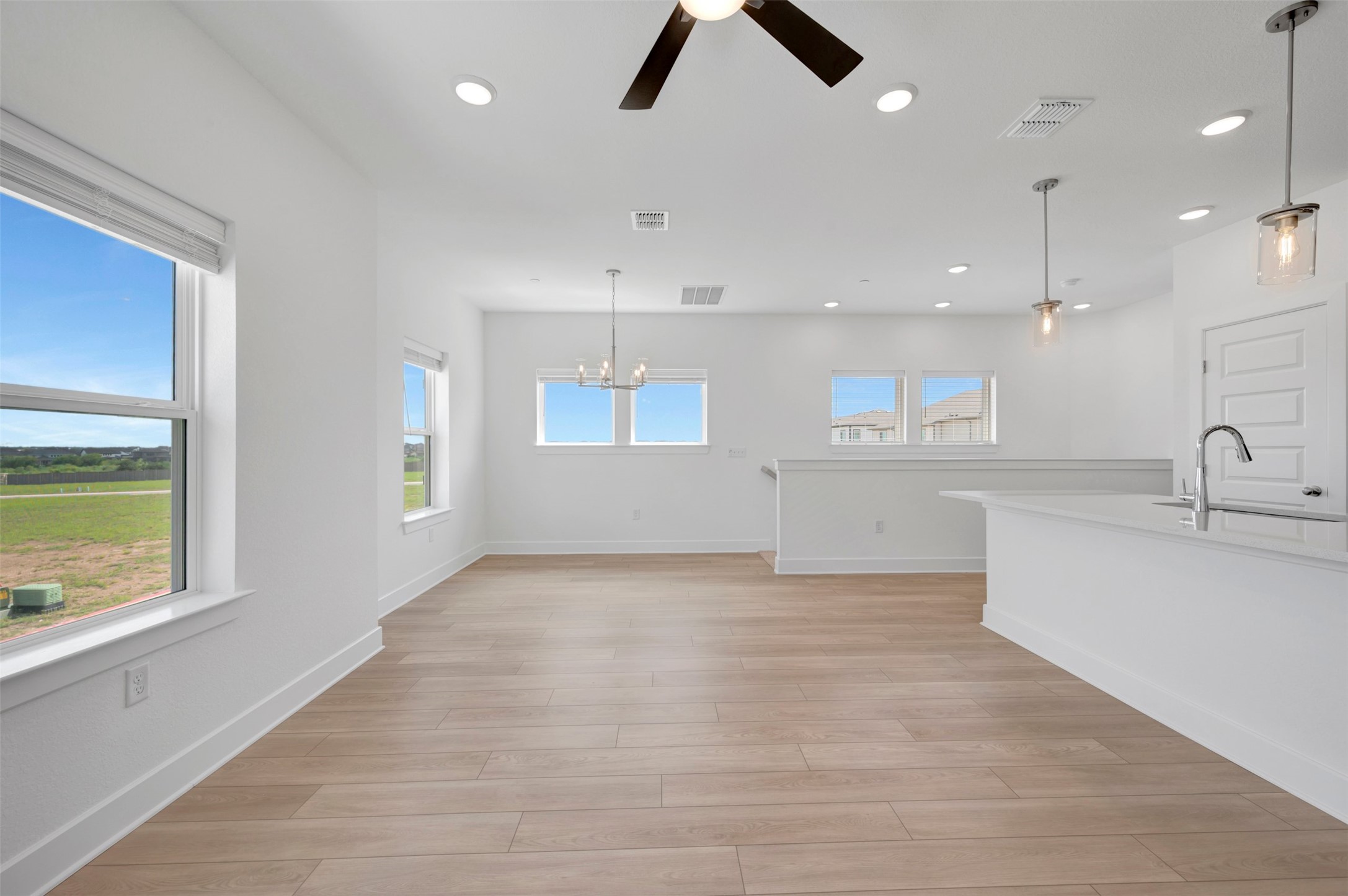 1010 A Brickell Loop Austin, TX 78744 - Photo 7 of 28 Family Room - Dining Area