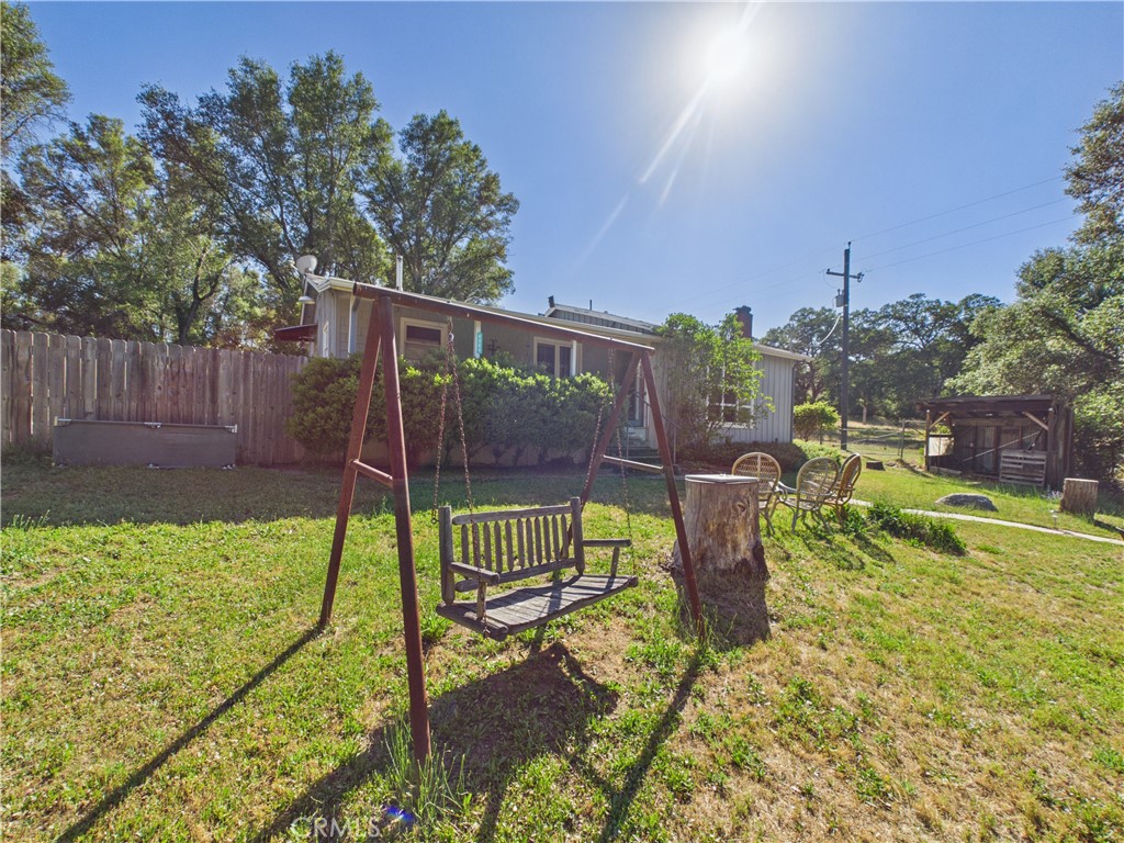 4208 Ramsden Road Mariposa, CA 95338 - Photo 29 of 42 a view of a chair and tables in the patio