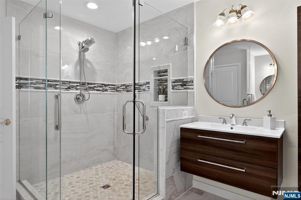 4 Generals Lane Totowa, NJ 07512 - Photo 32 of 46