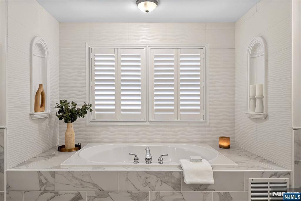 4 Generals Lane Totowa, NJ 07512 - Photo 34 of 46