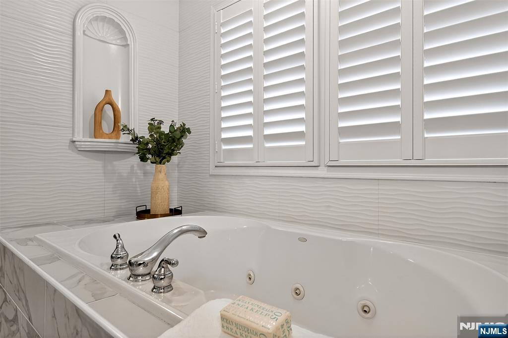 4 Generals Lane Totowa, NJ 07512 - Photo 35 of 46