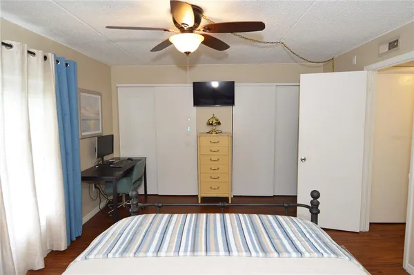 a view of kitchen with washer and dryer