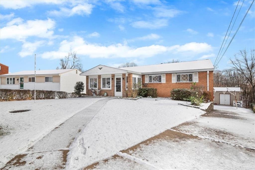 173 William Circle McKees Rocks, PA 15136 - Photo 2 of 23