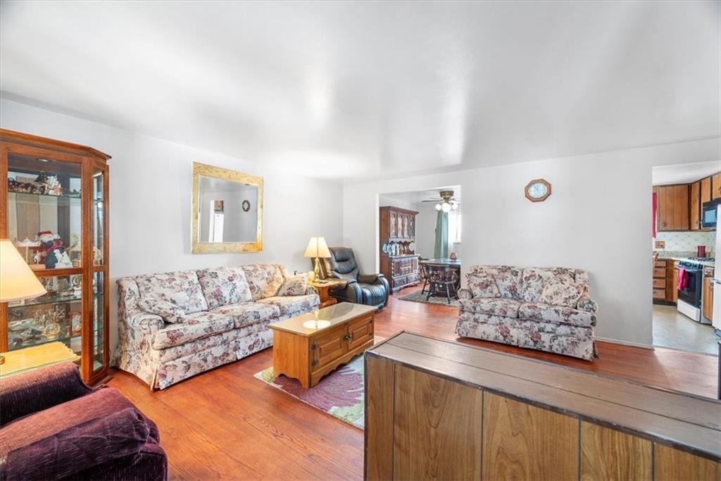 173 William Circle McKees Rocks, PA 15136 - Photo 4 of 23