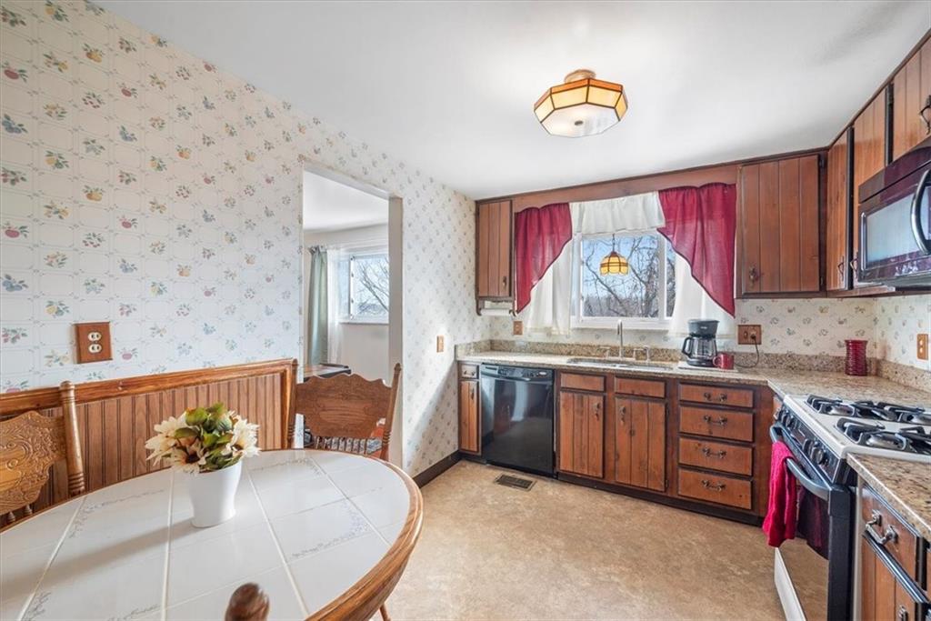 173 William Circle McKees Rocks, PA 15136 - Photo 8 of 23