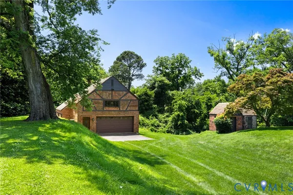 a view of a backyard with plants