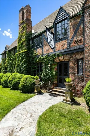 a house view with a outdoor space