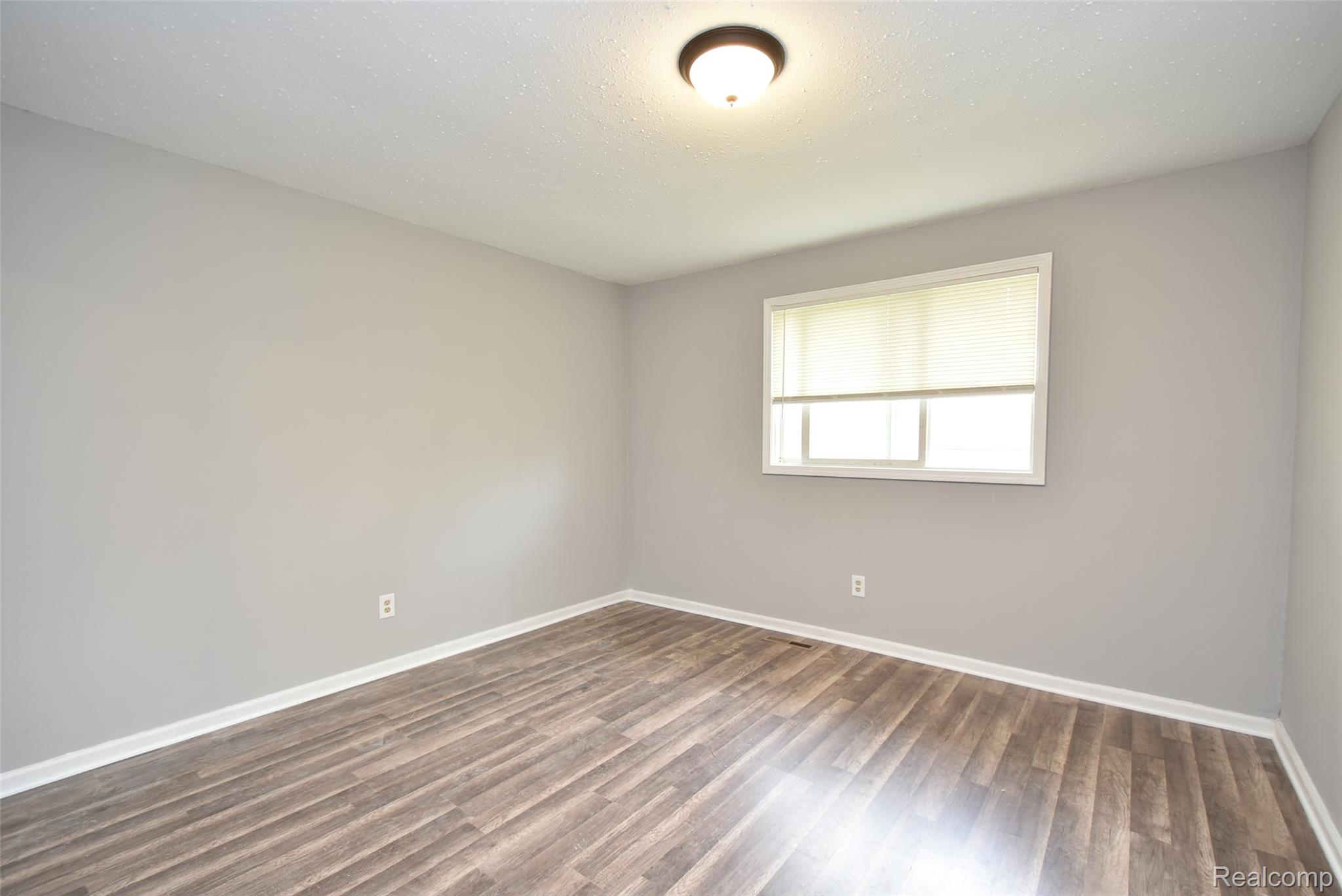 580 Sherman Road Saginaw, MI 48604 - Photo 16 of 24 DSC_9959.JPG