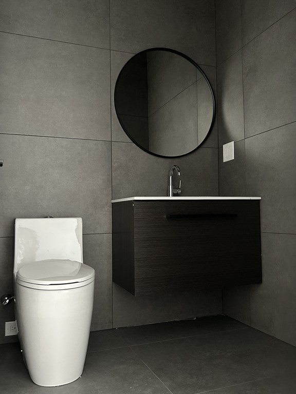 9 Richard Road Needham, MA 02492 - Photo 9 of 31 a bathroom with a toilet and a mirror