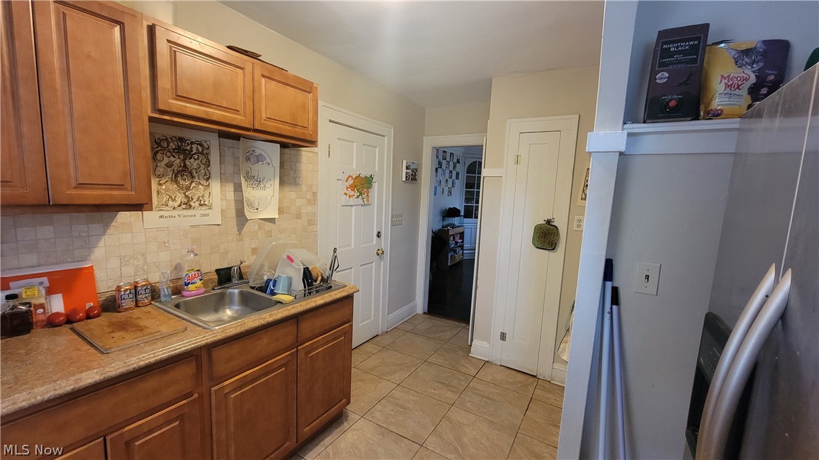 3562 Riedham Road Cleveland, OH 44120 - Photo 4 of 29