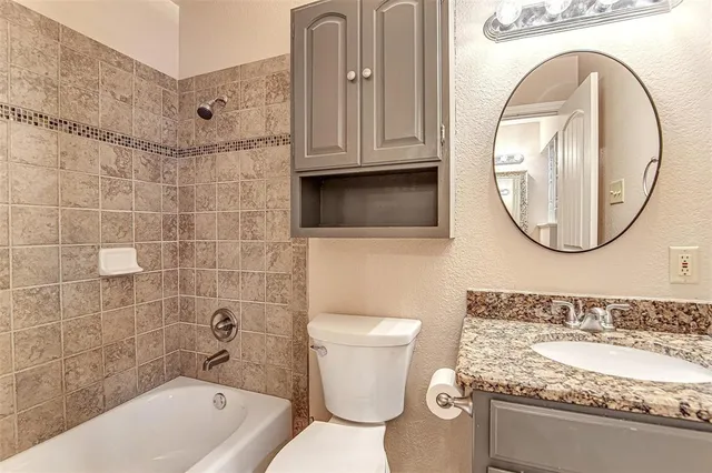 $1,695 | 208 Chevy Chase Drive, Fort Worth, TX 76134