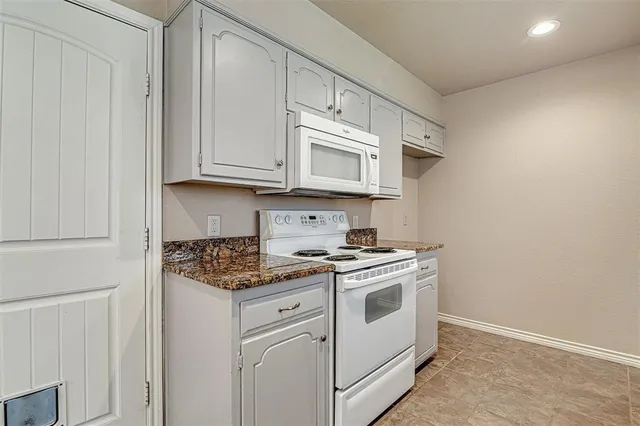 $1,695 | 208 Chevy Chase Drive, Fort Worth, TX 76134