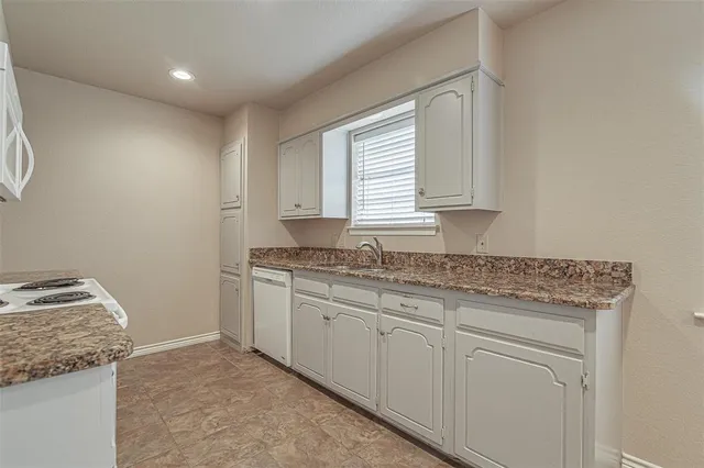 $1,695 | 208 Chevy Chase Drive, Fort Worth, TX 76134