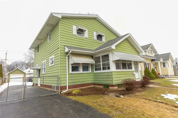 $219,900 | 31 Wendhurst Drive, Greece, NY 14616