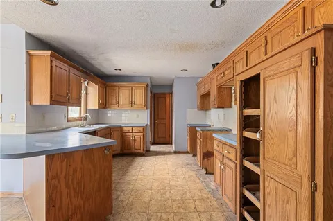 $269,000 | 7104 East 134th Terrace, Grandview, MO 64030