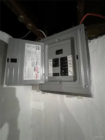 $129,900 | 227 Meadowcrest Drive, St. Louis, MO 63135