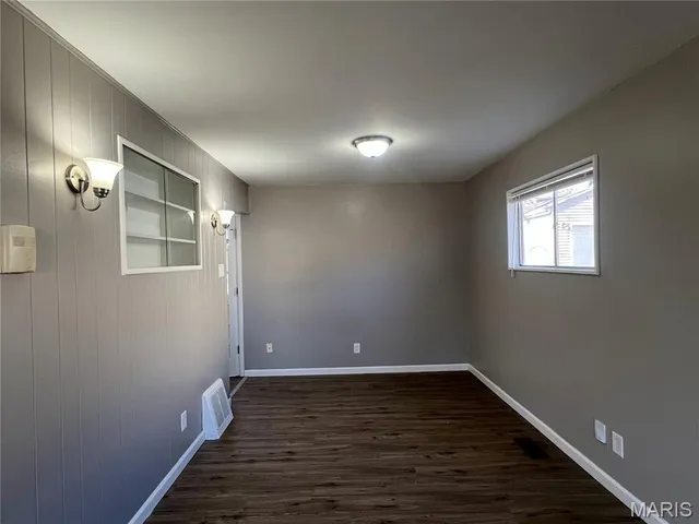 $129,900 | 227 Meadowcrest Drive, St. Louis, MO 63135