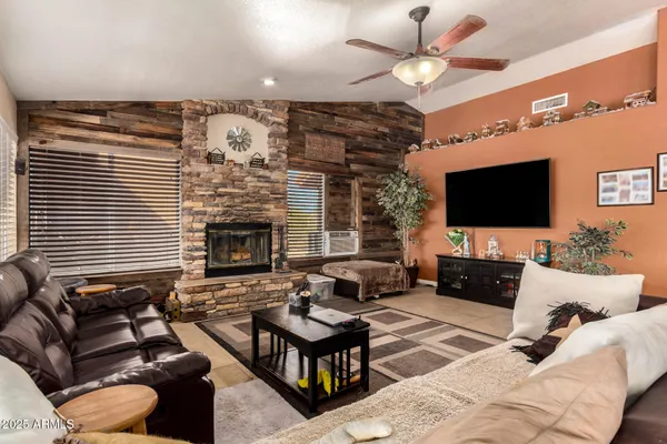 $975,000 | 205 East Irvine Road, Phoenix, AZ 85086