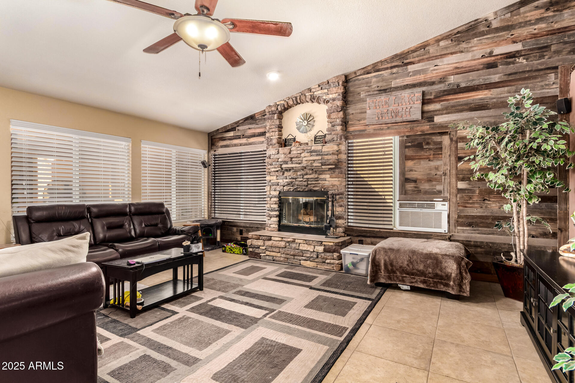 205 East Irvine Road Phoenix, AZ 85086 - Photo 18 of 63 18 - Irvine 205