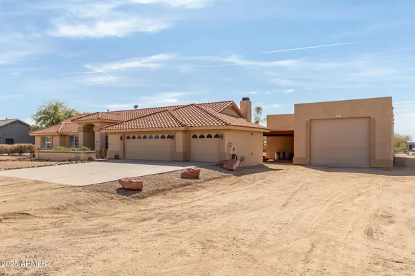 $975,000 | 205 East Irvine Road, Phoenix, AZ 85086