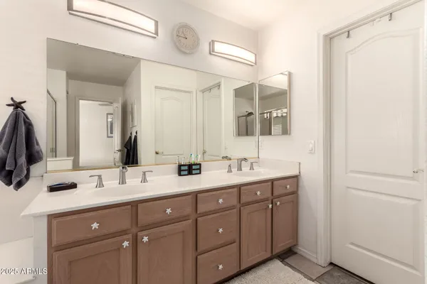 $975,000 | 205 East Irvine Road, Phoenix, AZ 85086