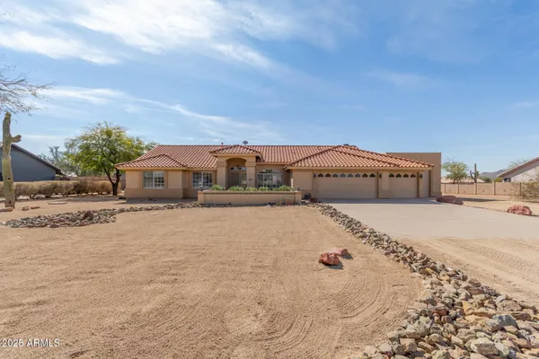 $975,000 | 205 East Irvine Road, Phoenix, AZ 85086
