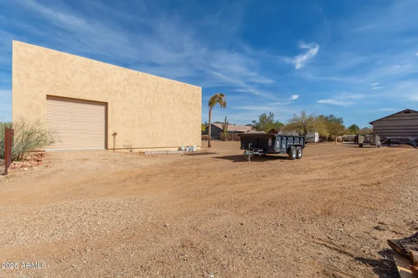 $975,000 | 205 East Irvine Road, Phoenix, AZ 85086