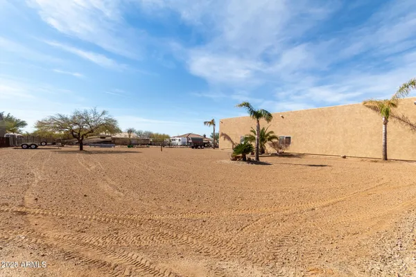 $975,000 | 205 East Irvine Road, Phoenix, AZ 85086
