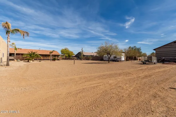$975,000 | 205 East Irvine Road, Phoenix, AZ 85086