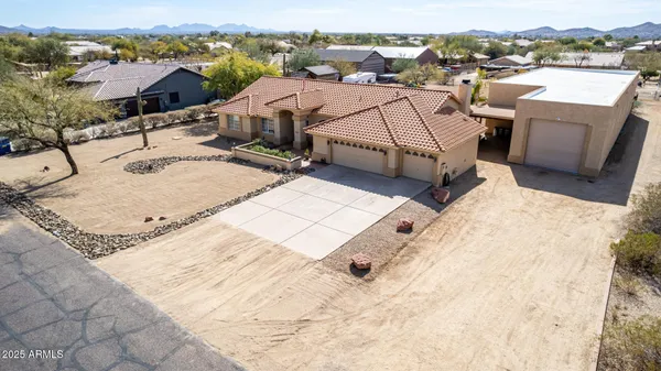 $975,000 | 205 East Irvine Road, Phoenix, AZ 85086