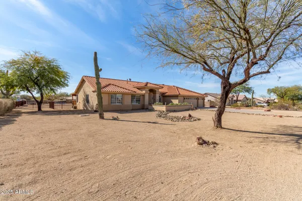$975,000 | 205 East Irvine Road, Phoenix, AZ 85086
