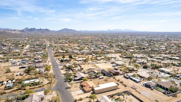 $975,000 | 205 East Irvine Road, Phoenix, AZ 85086