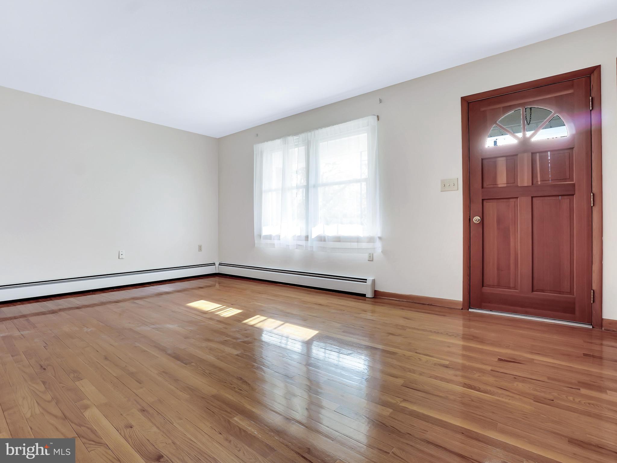 11412 Daysville Road Frederick, MD 21701 - Photo 2 of 50 Living Room - Front Door