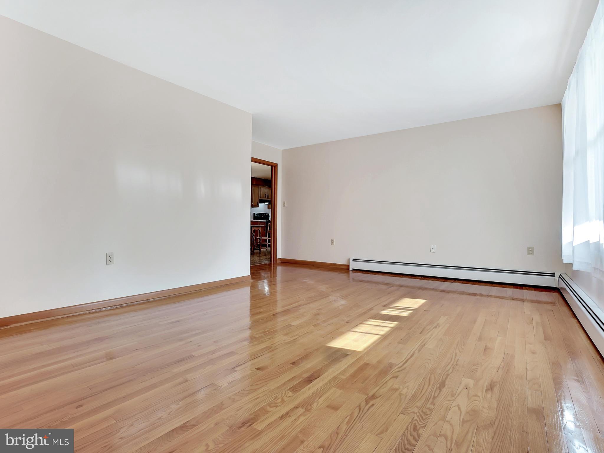 11412 Daysville Road Frederick, MD 21701 - Photo 3 of 50 Living Room