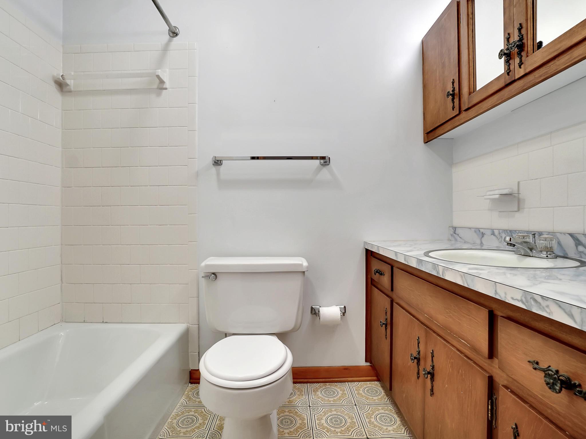 11412 Daysville Road Frederick, MD 21701 - Photo 21 of 50 Hall Full Bath