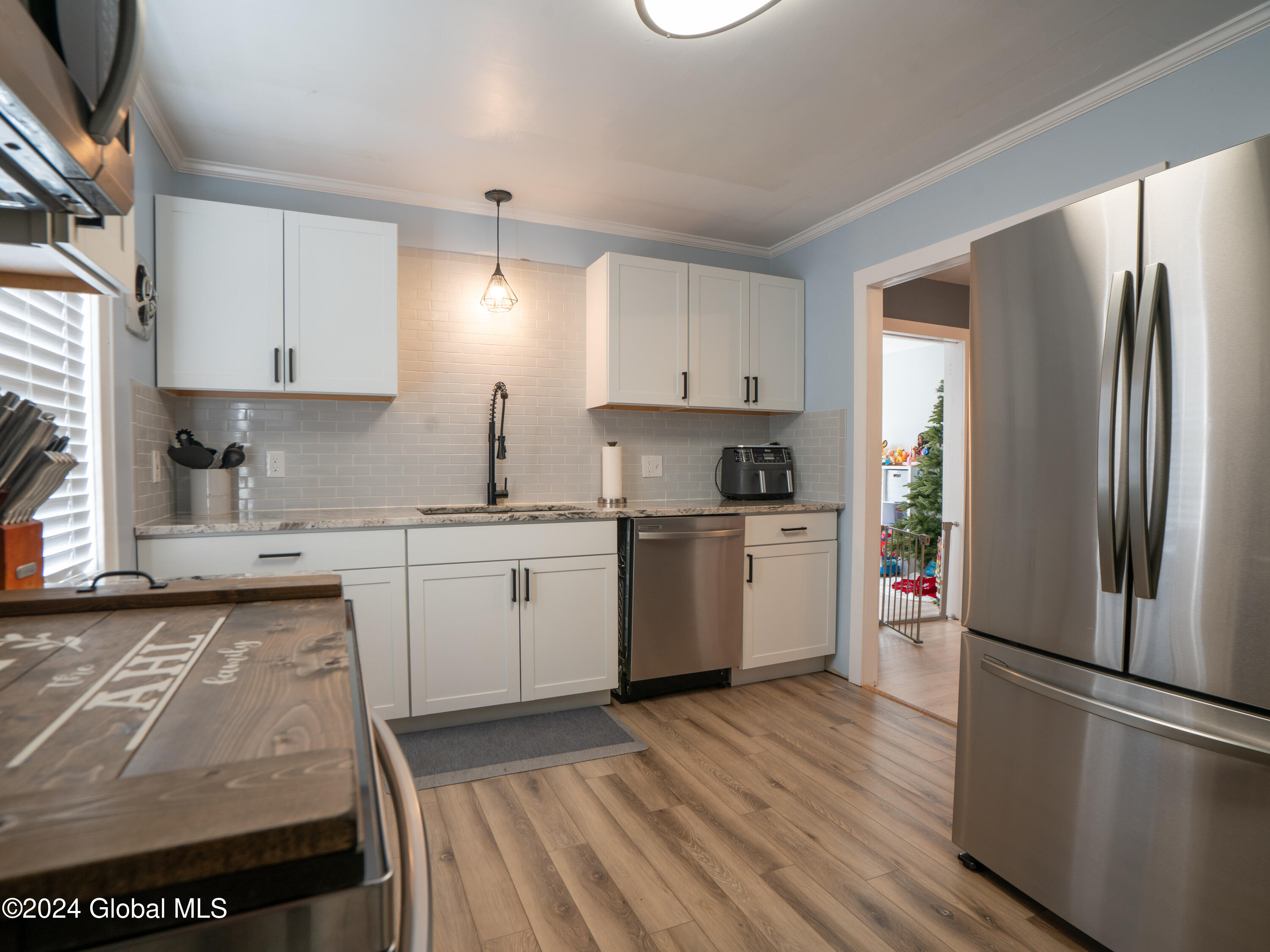 2033 Careleon Road Schenectady, NY 12303 - Photo 12 of 43 DSC06553