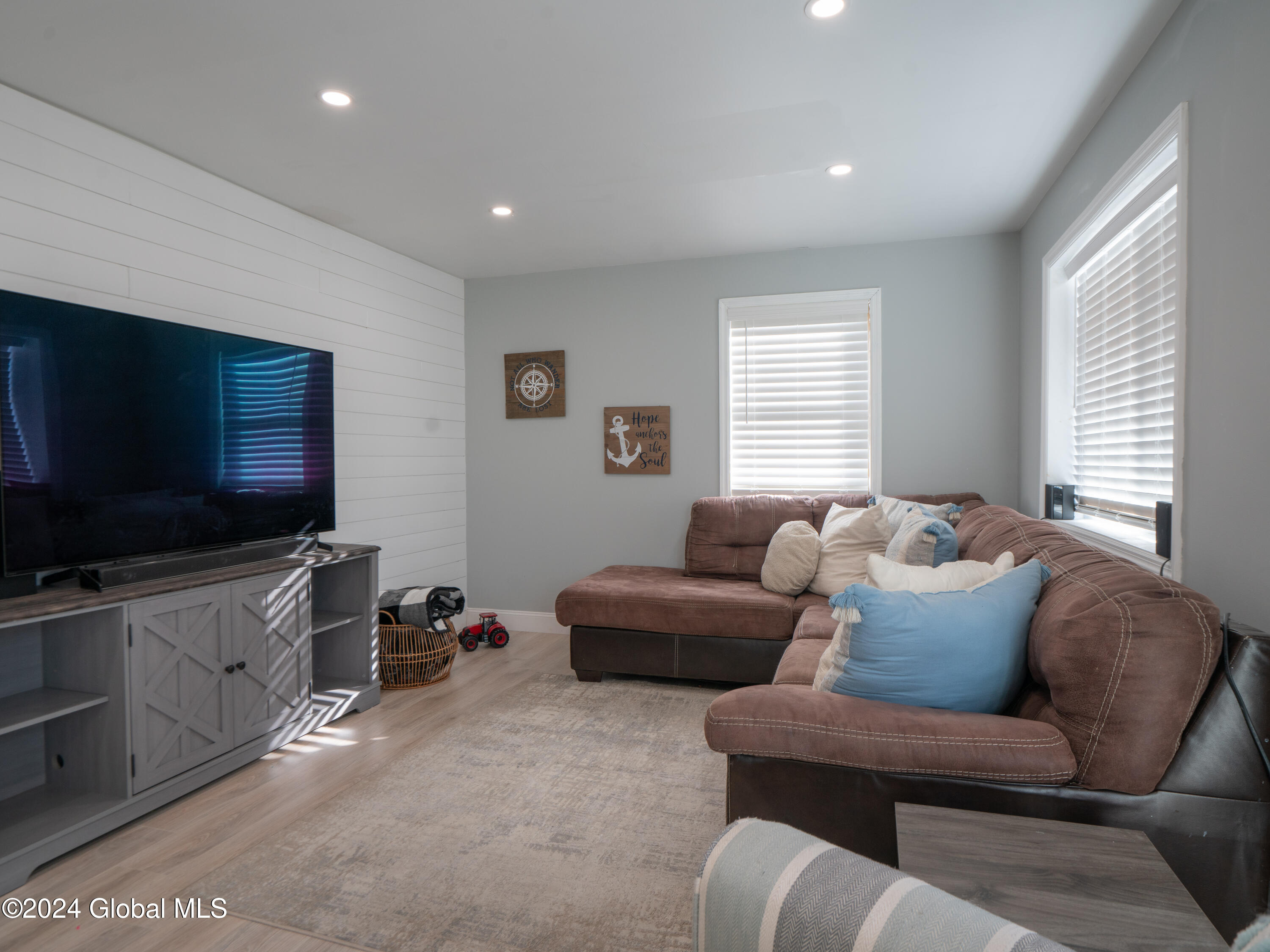 2033 Careleon Road Schenectady, NY 12303 - Photo 18 of 43 DSC06549