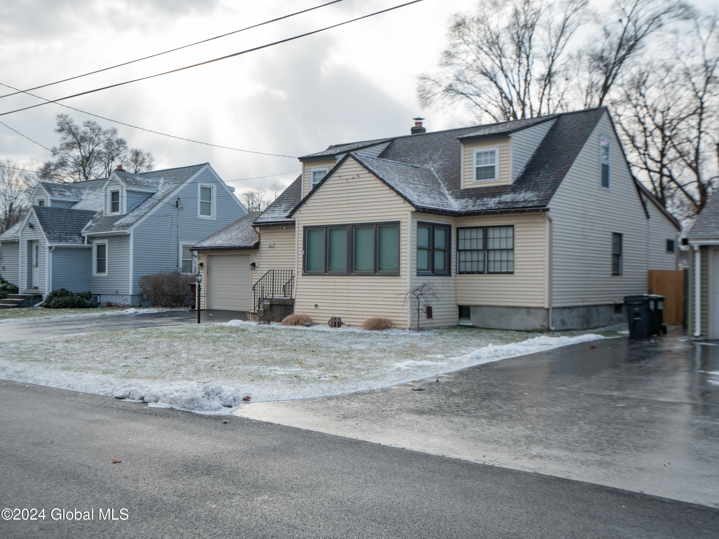 2033 Careleon Road Schenectady, NY 12303 - Photo 25 of 43 DSC06536