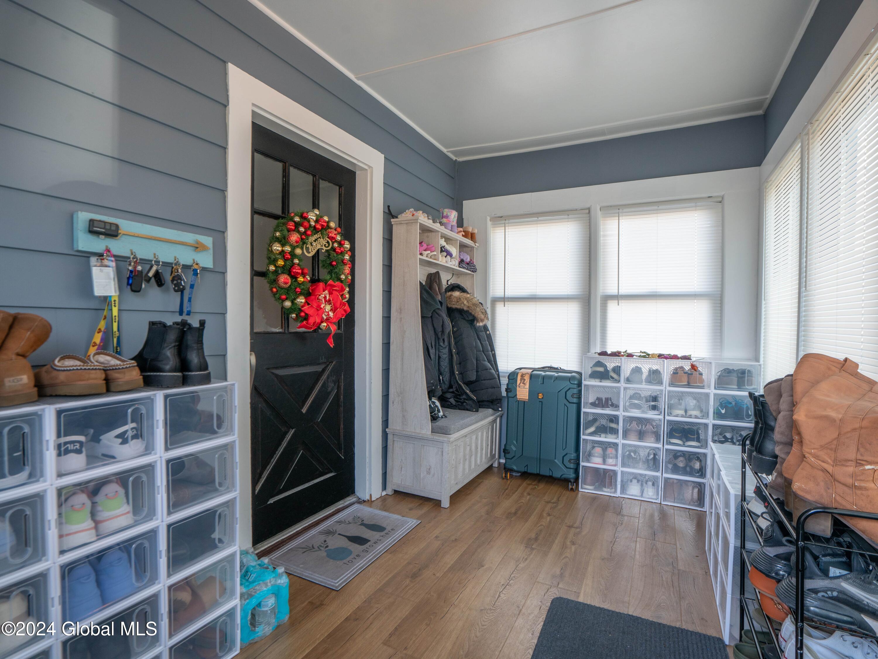 2033 Careleon Road Schenectady, NY 12303 - Photo 3 of 43 DSC06577-min