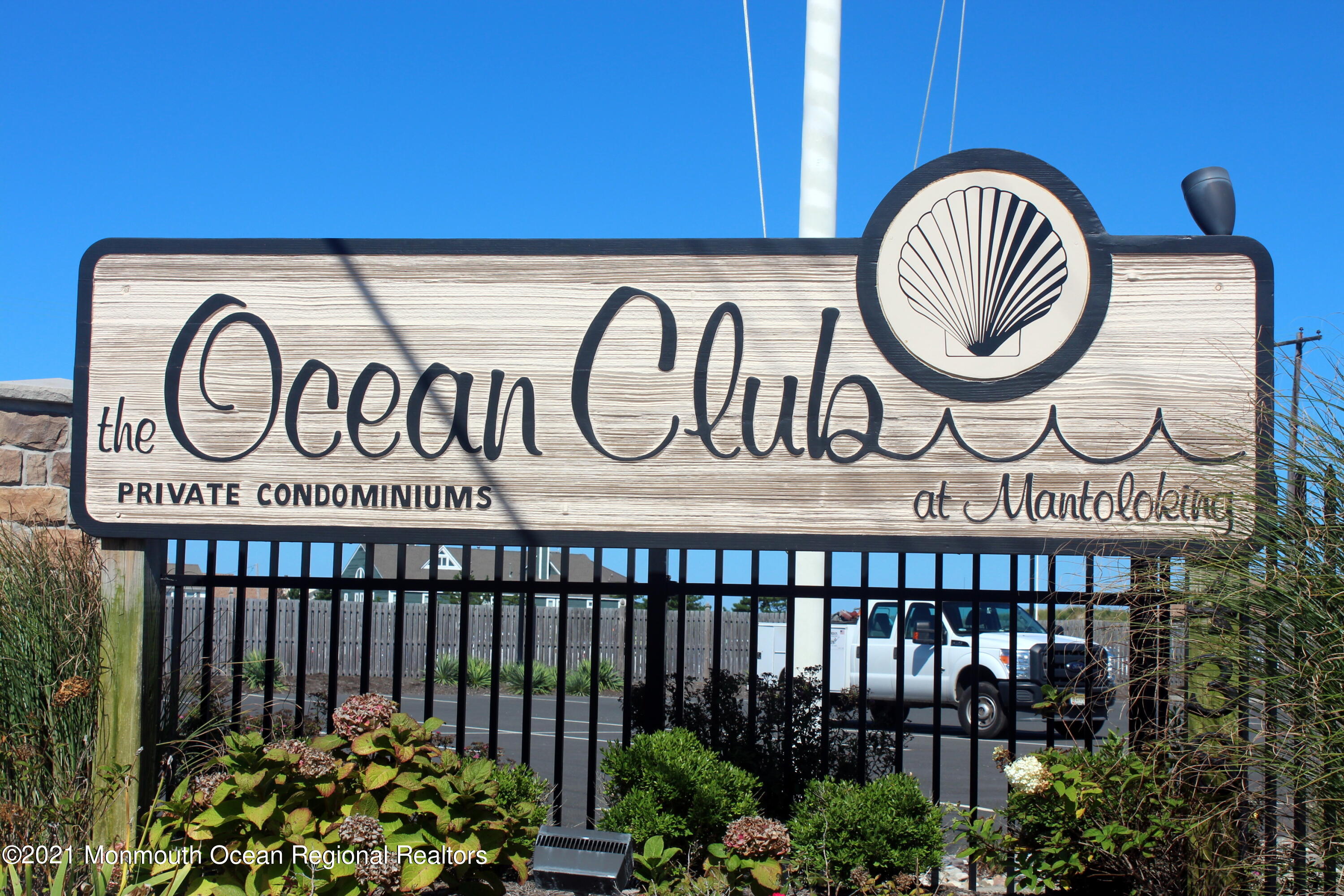 438 Highway 35, Unit 5305 Mantoloking, NJ 08738 - Photo 40 of 40 a front view of a retail shop