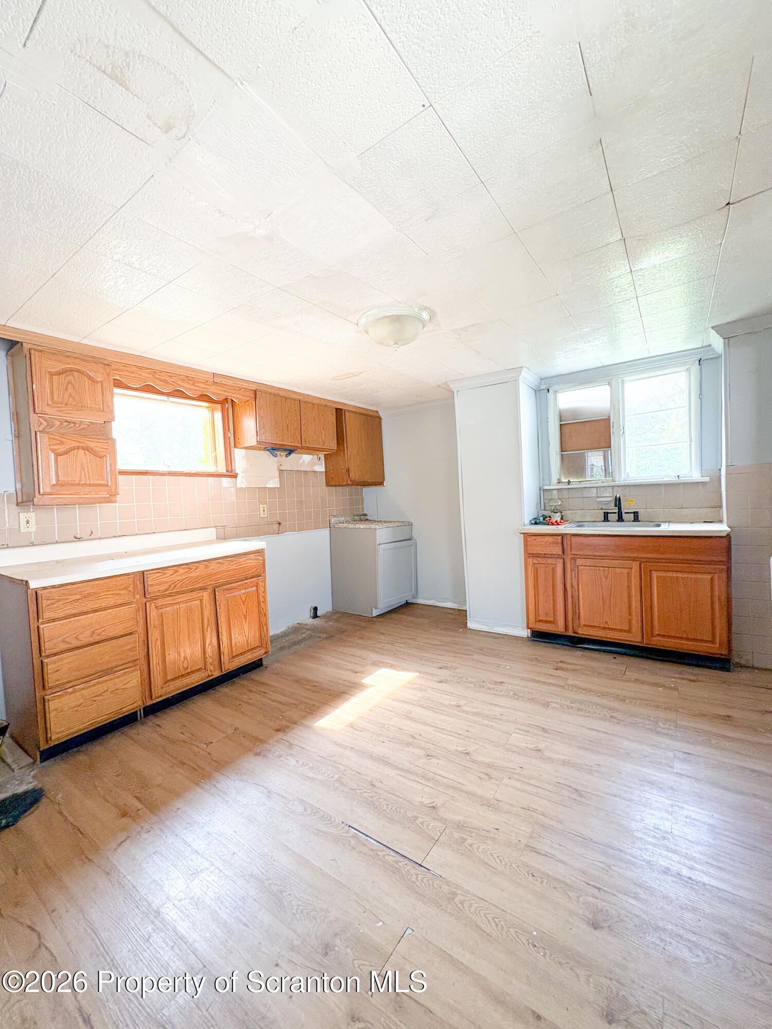 624 Hemlock Street, Unit REAR RIGHT Scranton, PA 18505 - Photo 2 of 8 IMG_7401