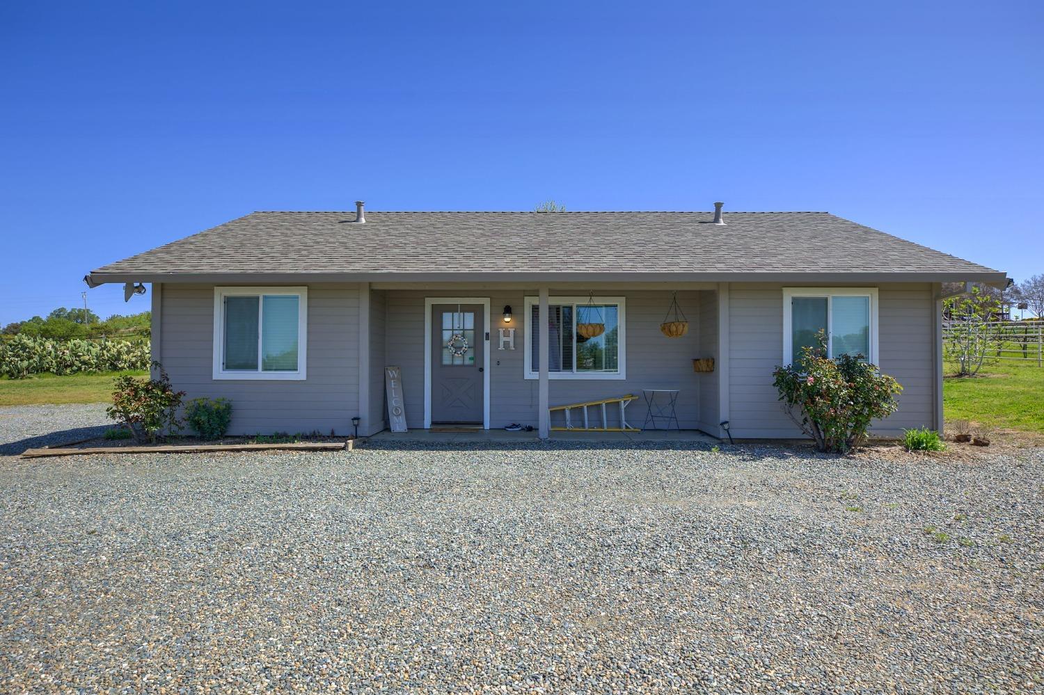 1140 Cold Springs Road Placerville, CA 95667 - Photo 89 of 98 a front view of a house with a yard