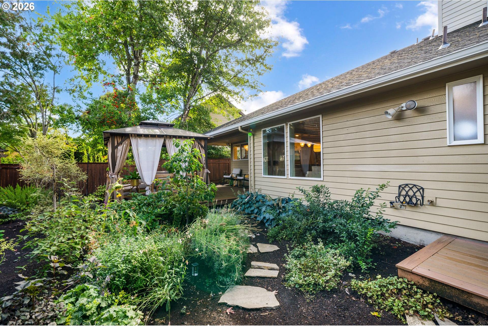 2155 Ridgeway Drive Eugene, OR 97401 - Photo 25 of 32 Gallery Image 25