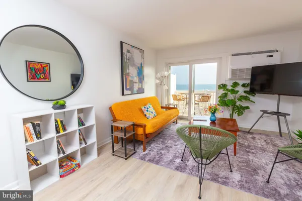 a en suite bathroom with a sink and mirror