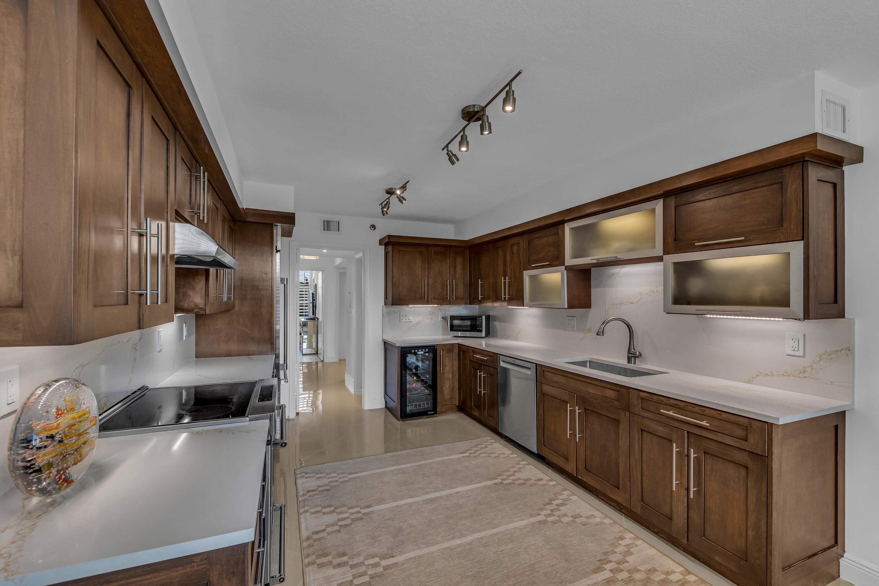 7572 Regency Lake Drive, Unit 402 Boca Raton, FL 33433 - Photo 11 of 31 Kitchen